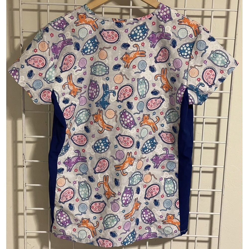 WOMEN'S SILKY UNIFORM SCRUB TOP DIVINE SCRUBS BY JDM - CATS SIZE SMALL - Picture 3 of 5